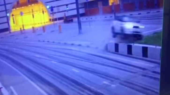 Range Rover Evoque Off Overpass