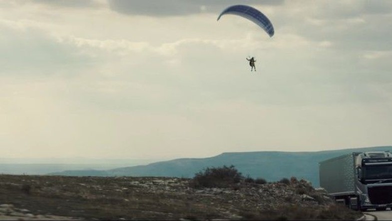 Volvo Truck tows paraglider in latest video stunt