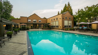 The Colonnade Luxury Townhome Rentals - Hillsboro, OR