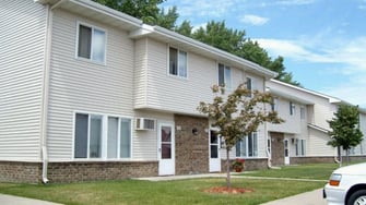 Twin Oaks Apartments & Townhomes - Hutchinson, MN