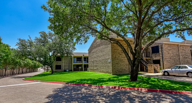 Hulen Gardens Apartments - Fort Worth TX