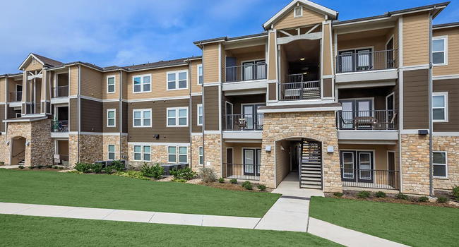 Vantage at Brooks City Base - 11 Reviews | San Antonio, TX Apartments for  Rent | ApartmentRatings©