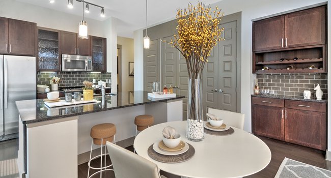 Circuit Apartments - 8 Reviews | Houston, TX Apartments ...
