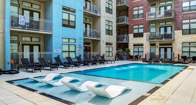 Coldwater Luxury Apartments 16 Reviews Austin Tx Apartments