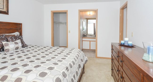 Park West Apartments - 84 Reviews | Omaha, NE Apartments for Rent | ApartmentRatings©
