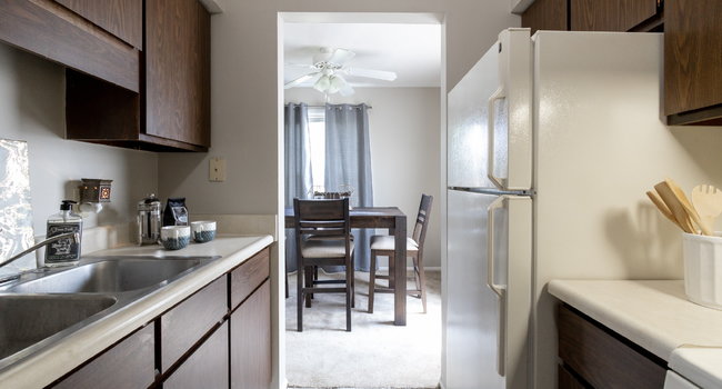 2 Bedroom Kitchen and Dining Room Floorplan at Williamsburg on Lake Mishawaka