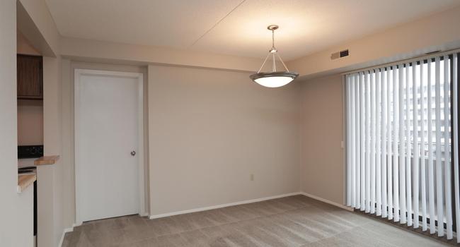 Ridgewood Park Apartments - 60 Reviews | Parma Heights, OH Apartments for Rent | ApartmentRatings©