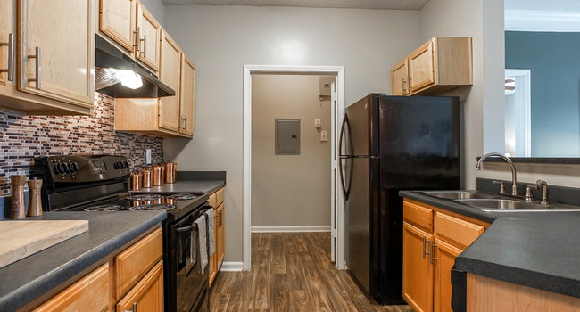 Meadow View Apartments - College Park GA