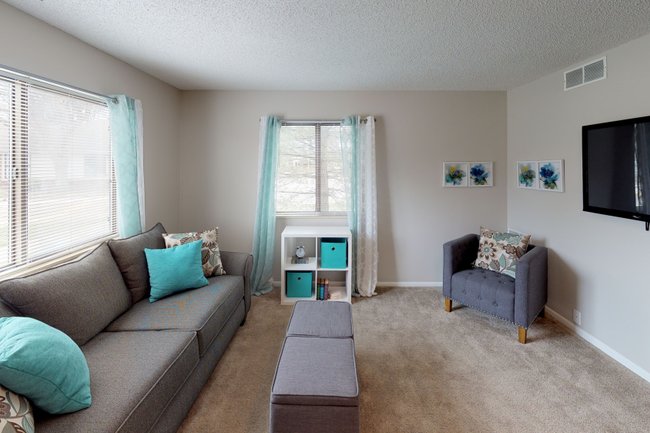 Indian Woods Apartments & Townhomes - 76 Reviews | Evansville, IN