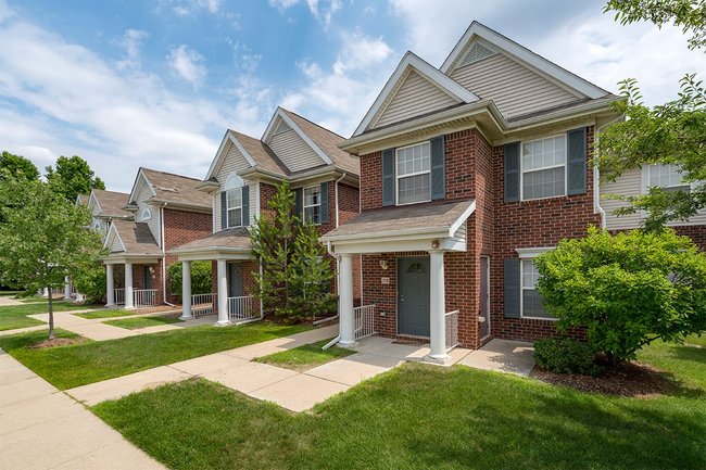 The Pointe at Canton Apartment Town homes - 78 Reviews | Canton, MI