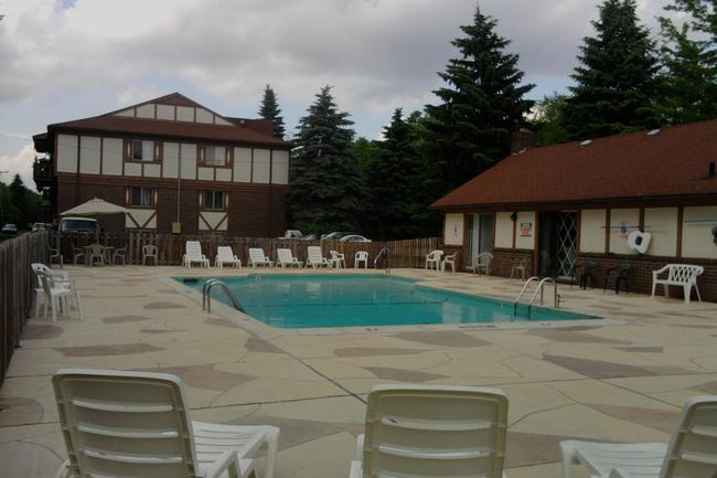 Lexington Manor Apartments - 36 Reviews | Brighton, MI Apartments for